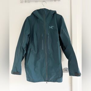 Arc’teryx Women’s Rush Jacket in Labyrinth - size L